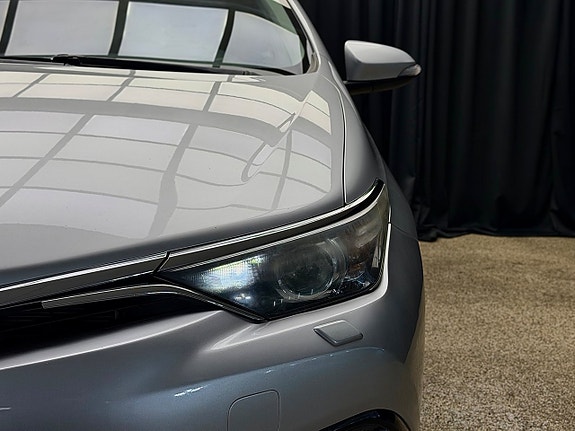 Toyota Auris 4 of 28