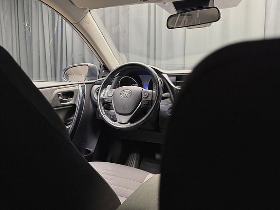 Toyota Auris 19 of 28