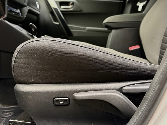 Toyota Auris 16 of 28