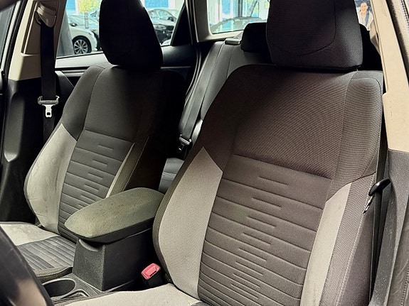 Toyota Auris 17 of 28