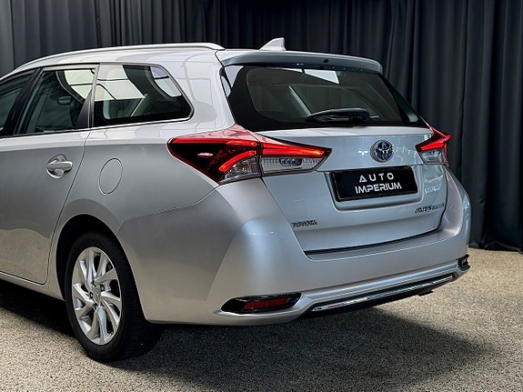 Toyota Auris 13 of 28