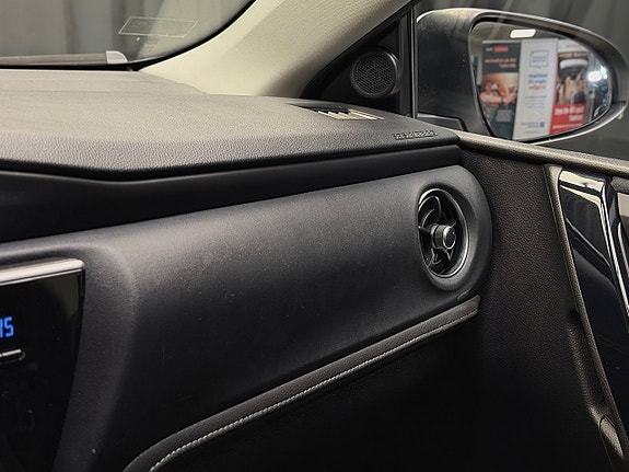Toyota Auris 23 of 28