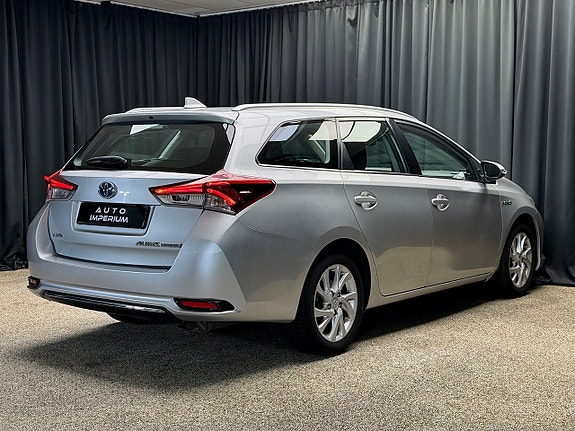 Toyota Auris 12 of 28