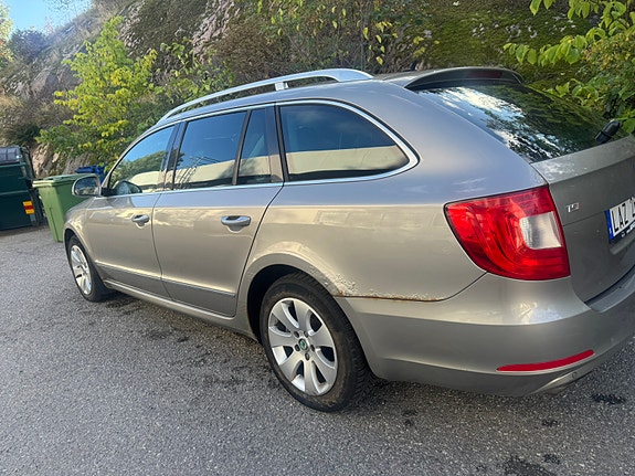 Skoda Superb 2 of 7