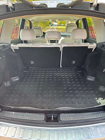Mercedes-Benz GLK350 9 of 9
