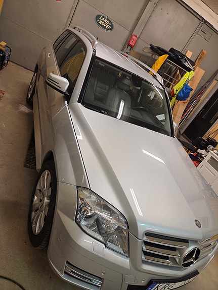 Mercedes-Benz GLK350 2 of 9