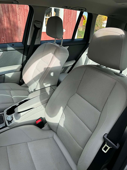 Mercedes-Benz GLK350 7 of 9