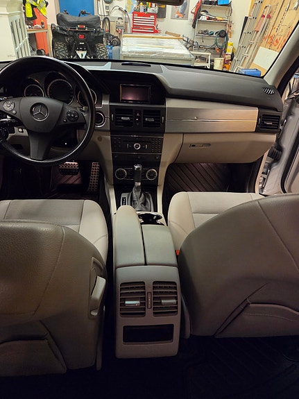 Mercedes-Benz GLK350 8 of 9