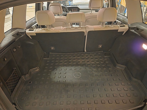 Mercedes-Benz GLK350 9 of 9