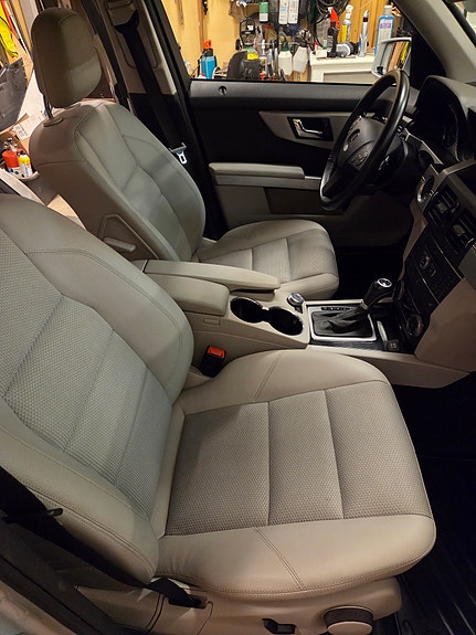 Mercedes-Benz GLK350 6 of 9
