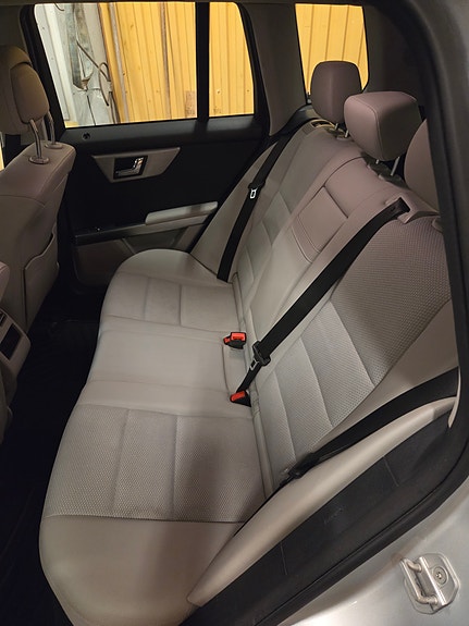 Mercedes-Benz GLK350 7 of 9