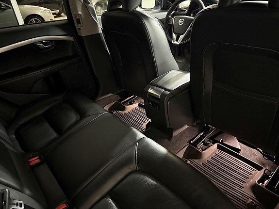 Volvo V70 7 of 23