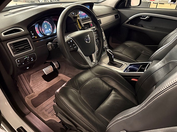Volvo V70 8 of 23