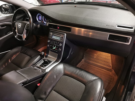 Volvo V70 9 of 17