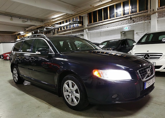 Volvo V70 2 of 17