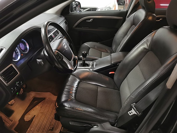Volvo V70 8 of 17