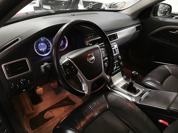 Volvo V70 7 of 17