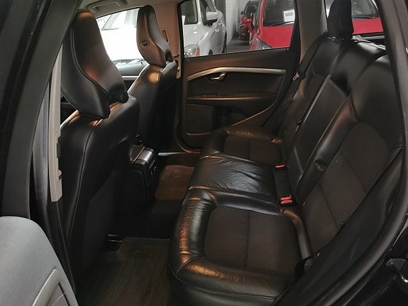 Volvo V70 12 of 17