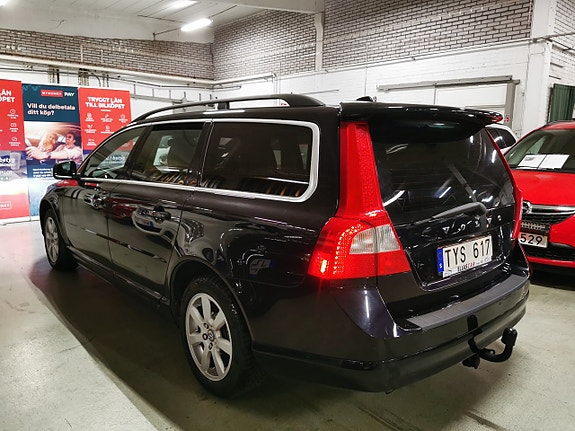 Volvo V70 3 of 17
