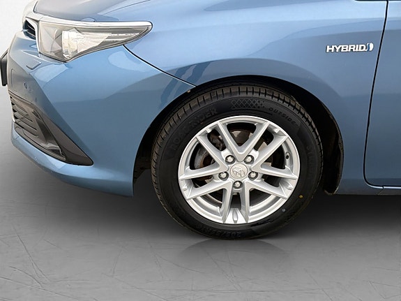 Toyota Auris 10 of 26