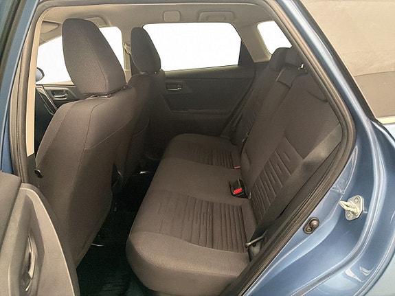 Toyota Auris 17 of 26