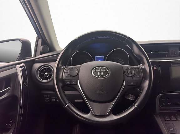 Toyota Auris 19 of 26