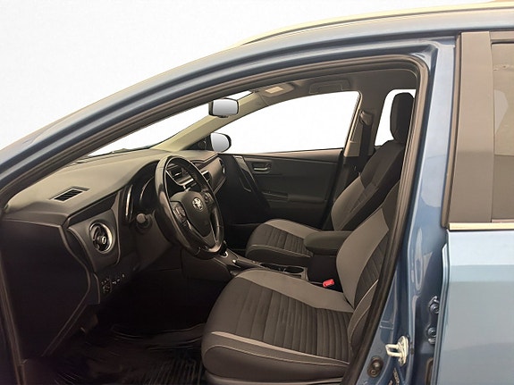 Toyota Auris 12 of 26