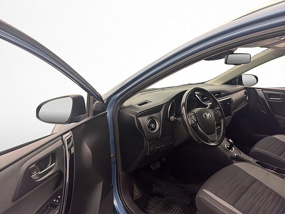 Toyota Auris 11 of 26