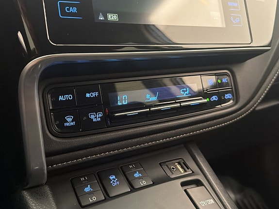 Toyota Auris 22 of 26