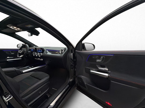 Mercedes-Benz GLA250 e 17 of 30