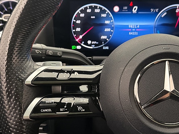 Mercedes-Benz GLA250 e 28 of 30