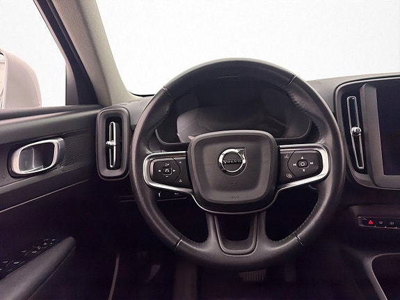 Volvo XC40 10 of 30