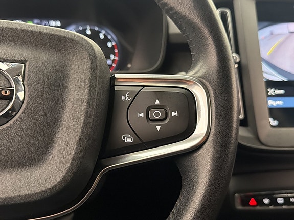 Volvo XC40 13 of 30
