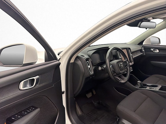 Volvo XC40 28 of 30