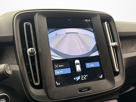 Volvo XC40 15 of 30