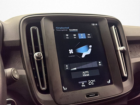 Volvo XC40 19 of 30