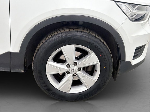 Volvo XC40 30 of 30