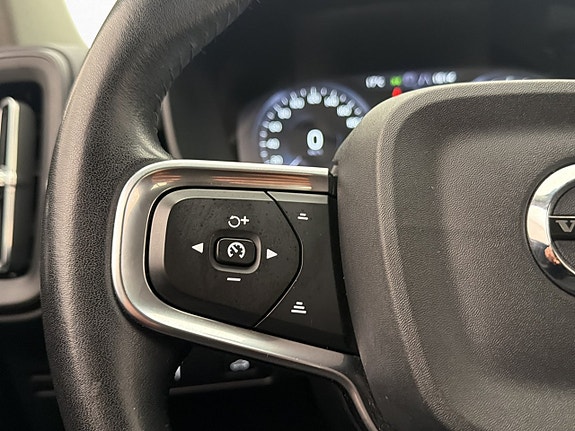 Volvo XC40 11 of 30