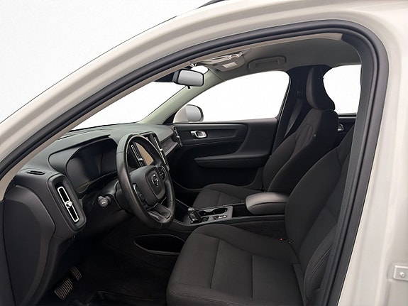 Volvo XC40 9 of 30