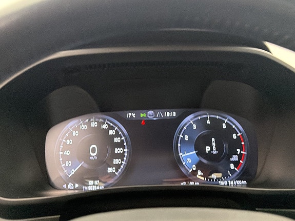 Volvo XC40 12 of 30