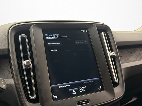 Volvo XC40 16 of 30