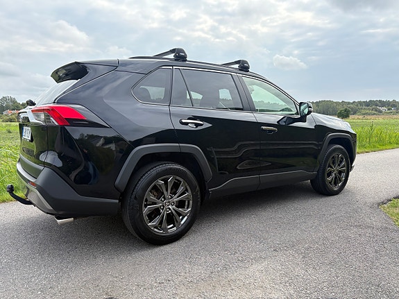Toyota RAV4 3 of 6