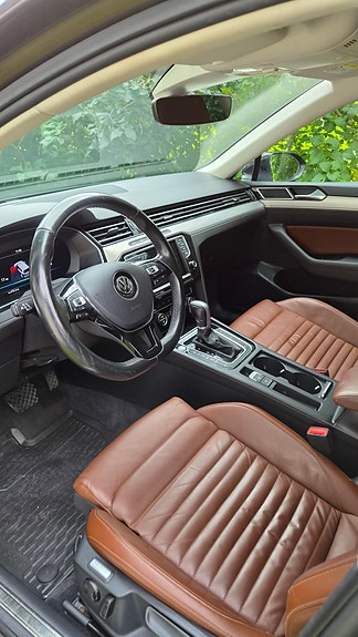 Volkswagen Passat 4 of 10