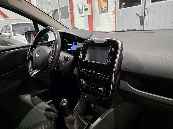 Renault Clio 16 of 17