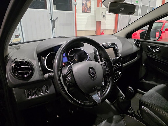 Renault Clio 8 of 17