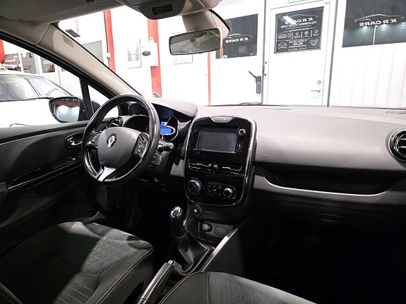Renault Clio 14 of 17
