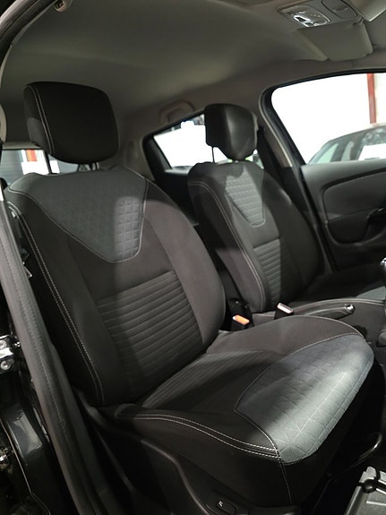 Renault Clio 10 of 17