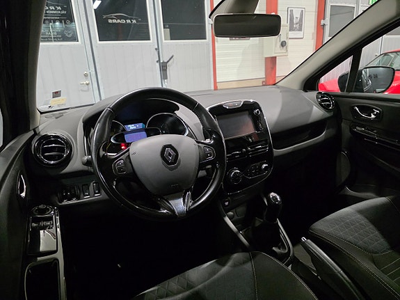 Renault Clio 12 of 17