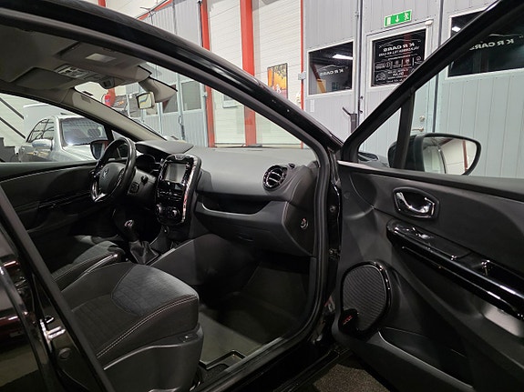 Renault Clio 9 of 17