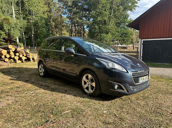 Peugeot 5008 2 of 8